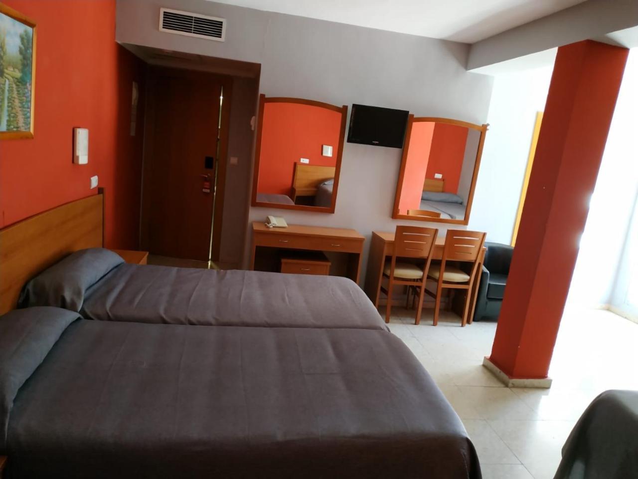 Hotel Rambla Benidorm Bagian luar foto